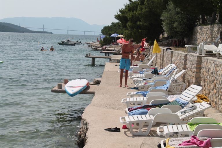 Turistička sezona u Neumu u punom zamahu, radna snaga stiže i iz Nepala