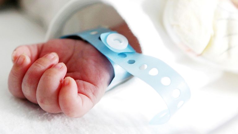 U Općoj bolnici “Prim. dr. Abdulah Nakaš” rođeno pet, na UKC Tuzla deset beba