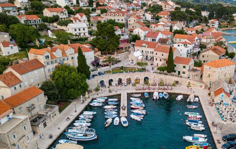 Sarajlija Haris se predstavljao kao kuhar, pa izvarao pola Dalmacije. Sad ga svi traže