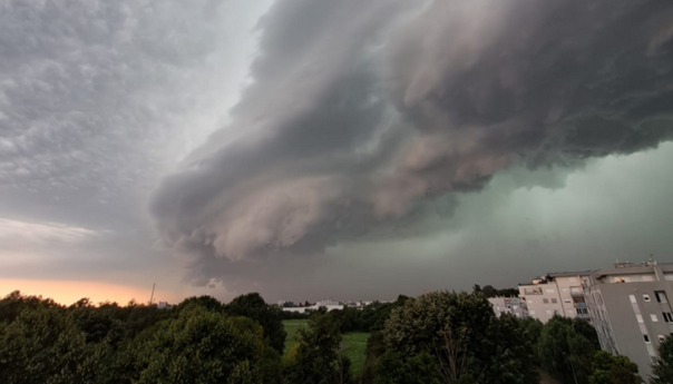 UPALJENA DVA METEO ALARMA ZA VIKEND: Pred nama novi vremenski rolerkoster, evo u kojim dijelovima se očekuju PLJUSKOVI S GRMLJAVINOM