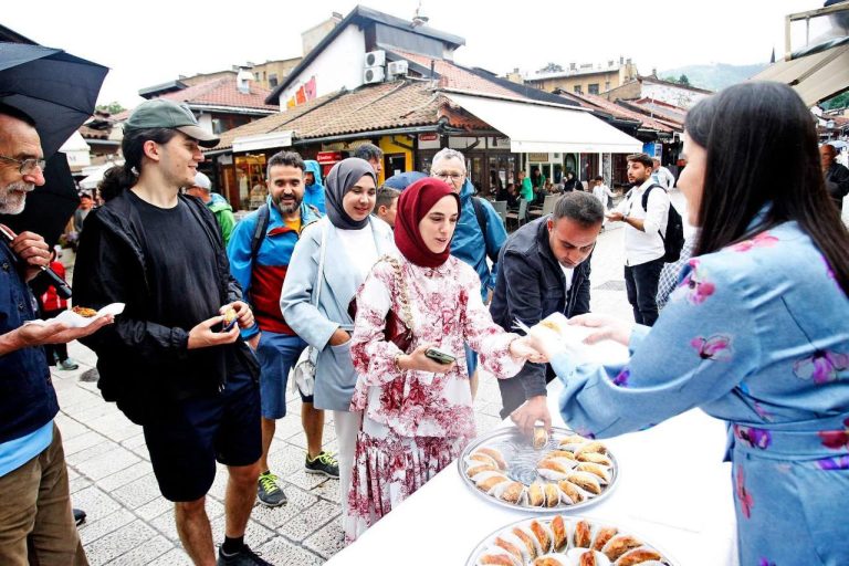 Benjaminu Karić iznerviralo pitanje Raporta koliko plaća baklave koje dijeli i gdje ih kupuje