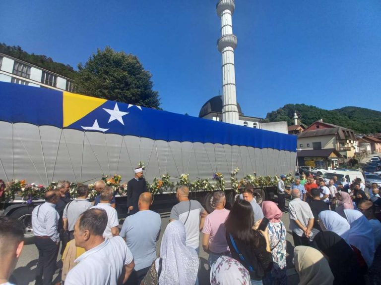 Tabuti s posmrtnim ostacima žrtava genocida stigli u Potočare: Smješteni u prostor bivše fabrike akumulatora