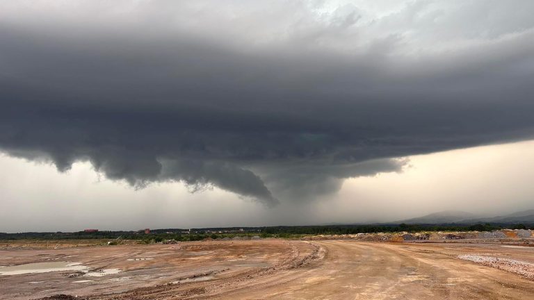 Jako nevrijeme protutnjalo Banjom Lukom. U Prijedoru se zamalo formirao tornado