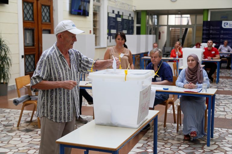 Građani Starog Grada Sarajevo glasaju o opozivu načelnika Hadžibajrića: Do 9 sati glasalo 656 ljudi