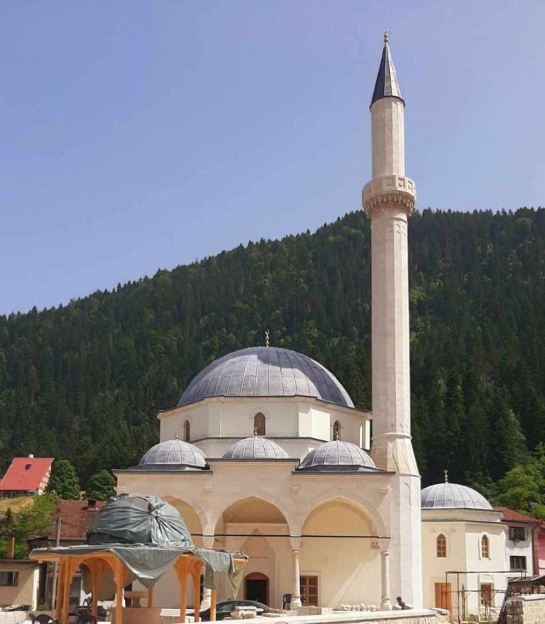 Završava se obnova džamije Sinan–paše Boljanića u Čajniču. Posljednji put je srušena 1992. godine