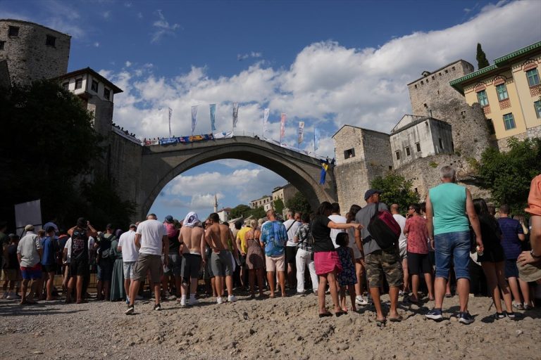 Spektakl u Mostaru: Kazić i Krnić pobjednici tradicionalnih skokova sa Starog mosta