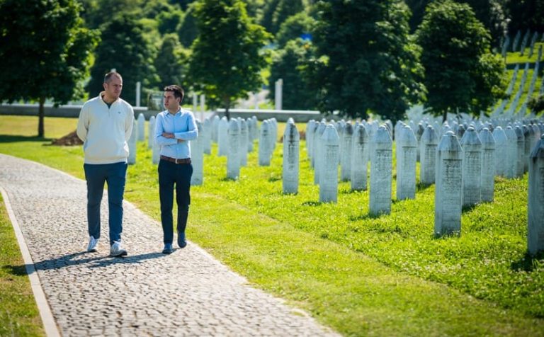 Jedan od vođa opozicije u Srbiji posjetio Potočare. Suljagić: Ovakvi ljudi pomjeraju granice