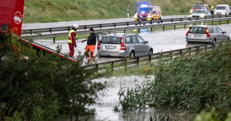 Haotičan prizor: Oluja Hans pogodila Švedsku i Norvešku, kuće i ceste pod vodom