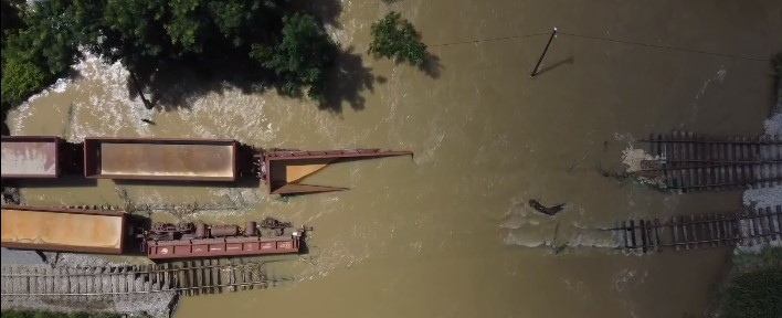 Oglašene sirene, kritično na Šoderici, samo krovovi vikendica vire iznad vode