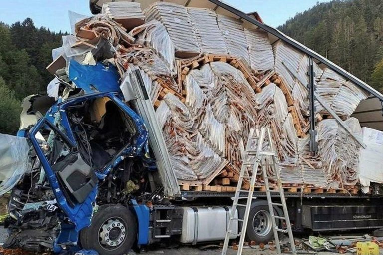 Vozač iz BiH podlegao povredama nakon teške nesreće u Austriji: Od siline udara ostao priklješten u kabini