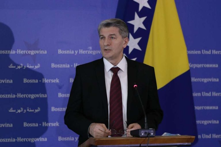 Mehmedović sumnja u dobronamjernost Schmidta prema BiH. Postavio mu 4 pitanja