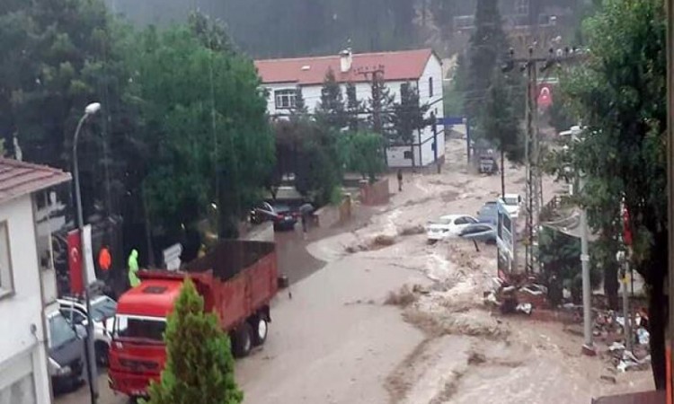 Raste broj poginulih u poplavama u Turskoj: Nastavljaju se akcije spašavanja