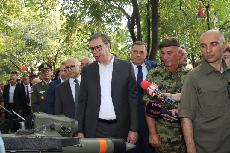 U Nišu izloženo oružje Vojske Srbije, bili Vučić i Dodik: Napredovali smo, ali moramo još da kupimo
