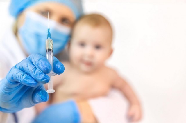 “Bolest od sto dana” se vraća: Najugroženije su bebe, vakcina neophodna