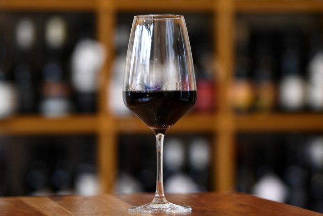 Crno vino smanjuje rizik od artritisa