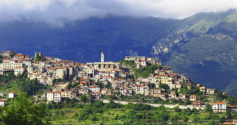 Italijanski gradić između planina i mora: Triora – poznata po utvrđenjima, kestenju i lovu na vještice