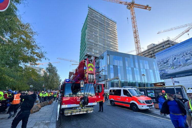 Tri radnika poginula u Hamburgu u padu skele, utvrđuje se broj nestalih