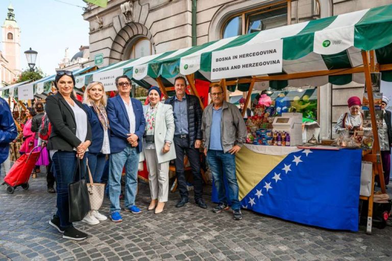 Ambasada BiH u Sloveniji na humanitarnom Diplomatskom bazaru