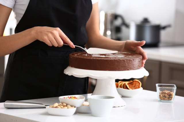 Sve u jednom plehu: I torta, i sitni kolači koji će vas oduševiti 