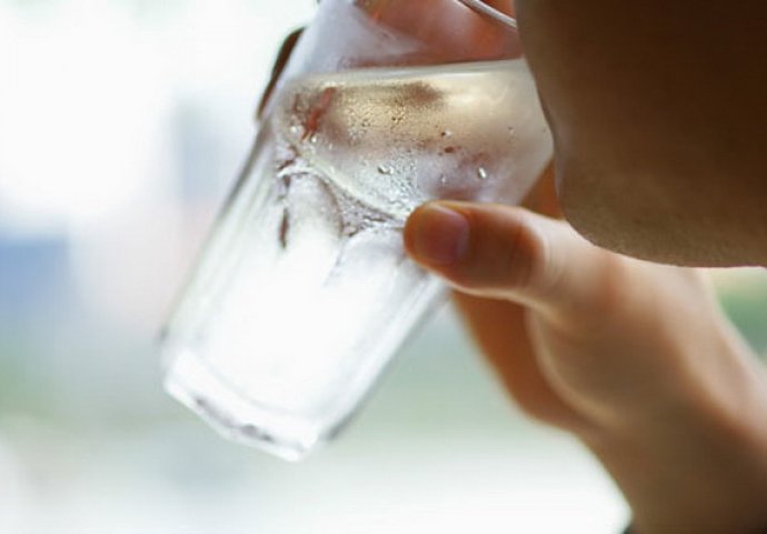 Tri simptoma koja mogu biti uzrokovana pijenjem tvrde vode
