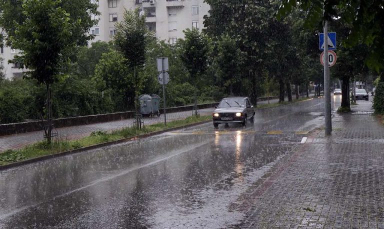 Kiša i vjetar otežavaju saobraćaj u BiH