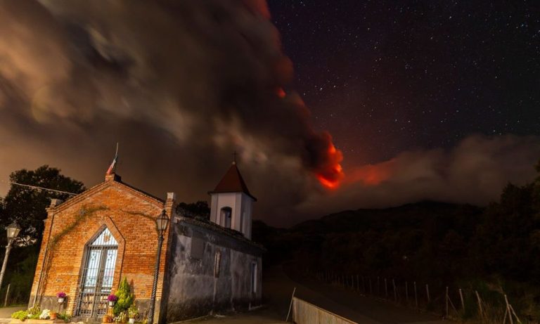 Šta bi se dogodilo kada bi svi vulkani istovremeno eruptirali?