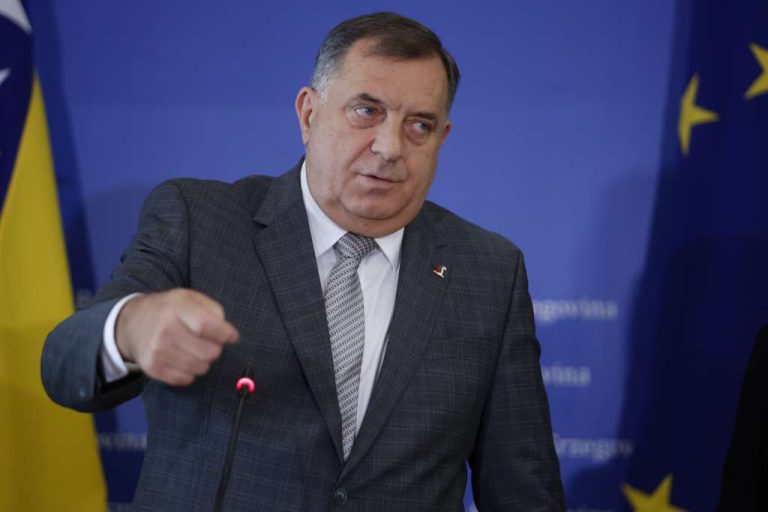 Dodik ih brani: Srbi iz RS nisu neprijatelji Srbije. Kleveću ih antisrpske strukture iz Beograda