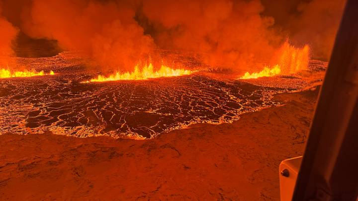 Nevjerovatni snimci erupcije vulkana na Islandu