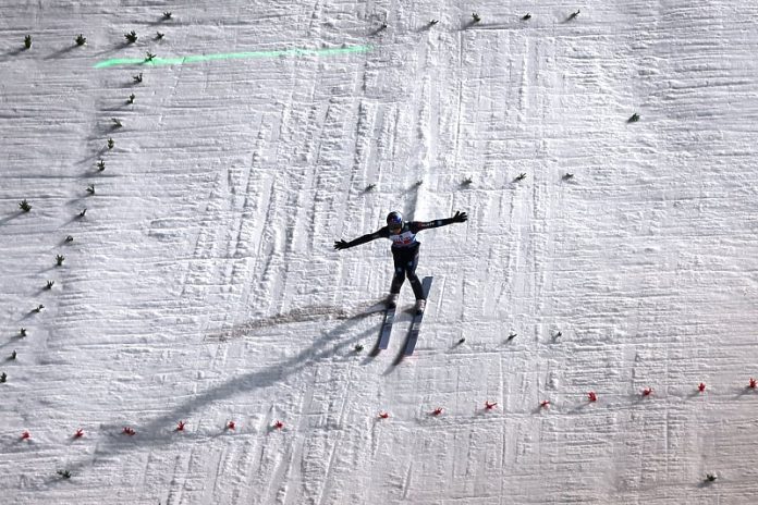 Andreas Wellinger slavio u Oberstdorfu na prvom takmičenju turneje “Četiri skakaonice”