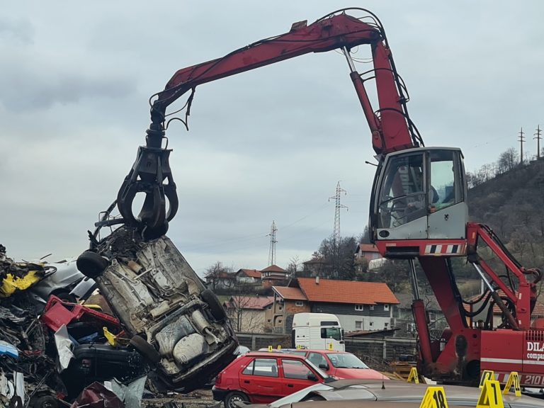 U Zenici uništeno 25 vozila koja su oduzeta od bahatih vozača