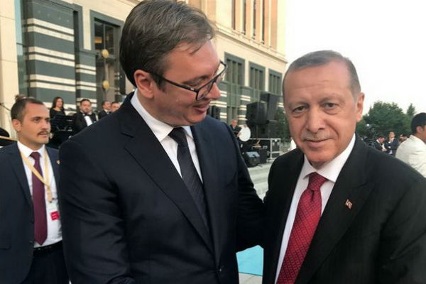 Vučić čestitao Erdoanu 70. rođendan