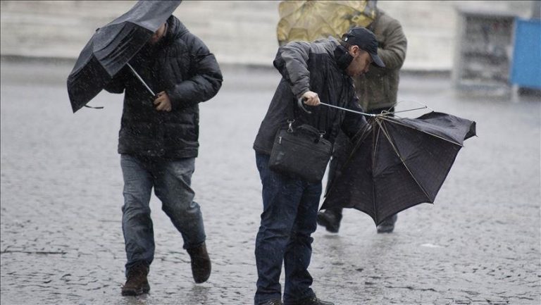 U Sarajevo stižu jaki udari vjetra. Civilna zaštita apelira na zaštitu