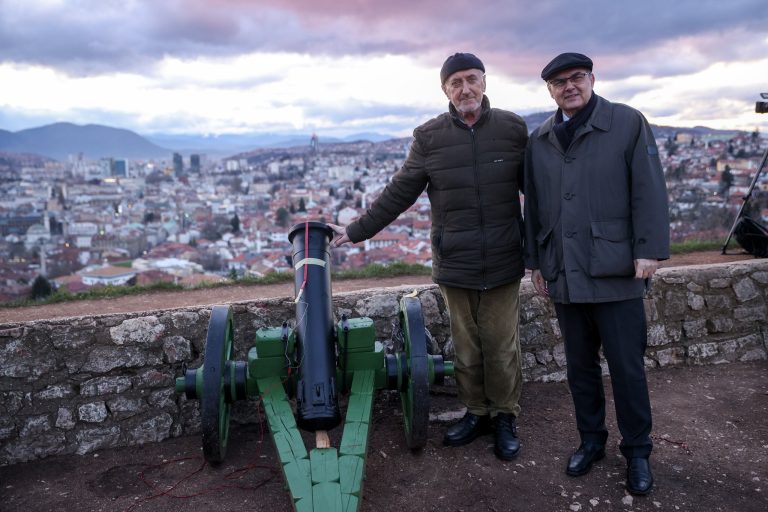 Schmidt posjetio Žutu tabiju i uputio ramazansku poruku muslimanima: Nek ovo vrijeme donese mir i dobro za BiH